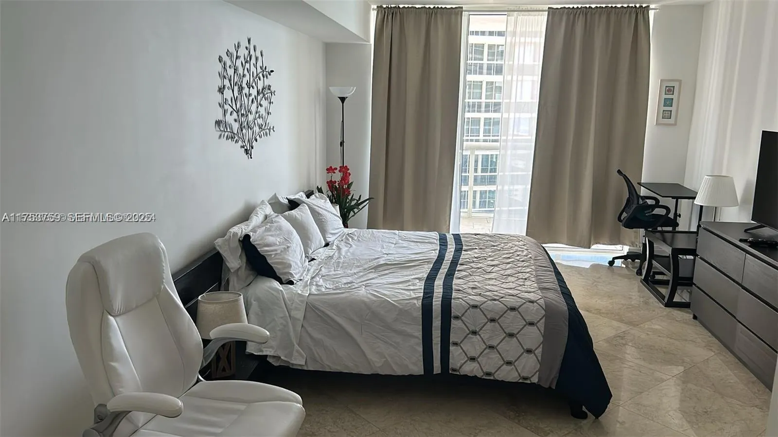 1830 S Ocean Drive #3208