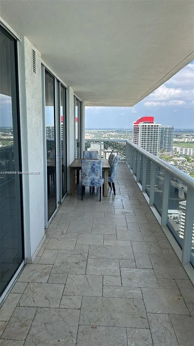 1830 S Ocean Drive #3208