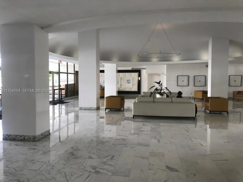 1000 West Avenue #908