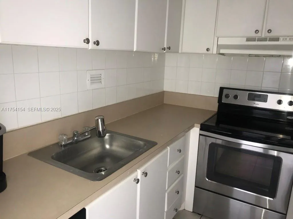 1000 West Avenue #908