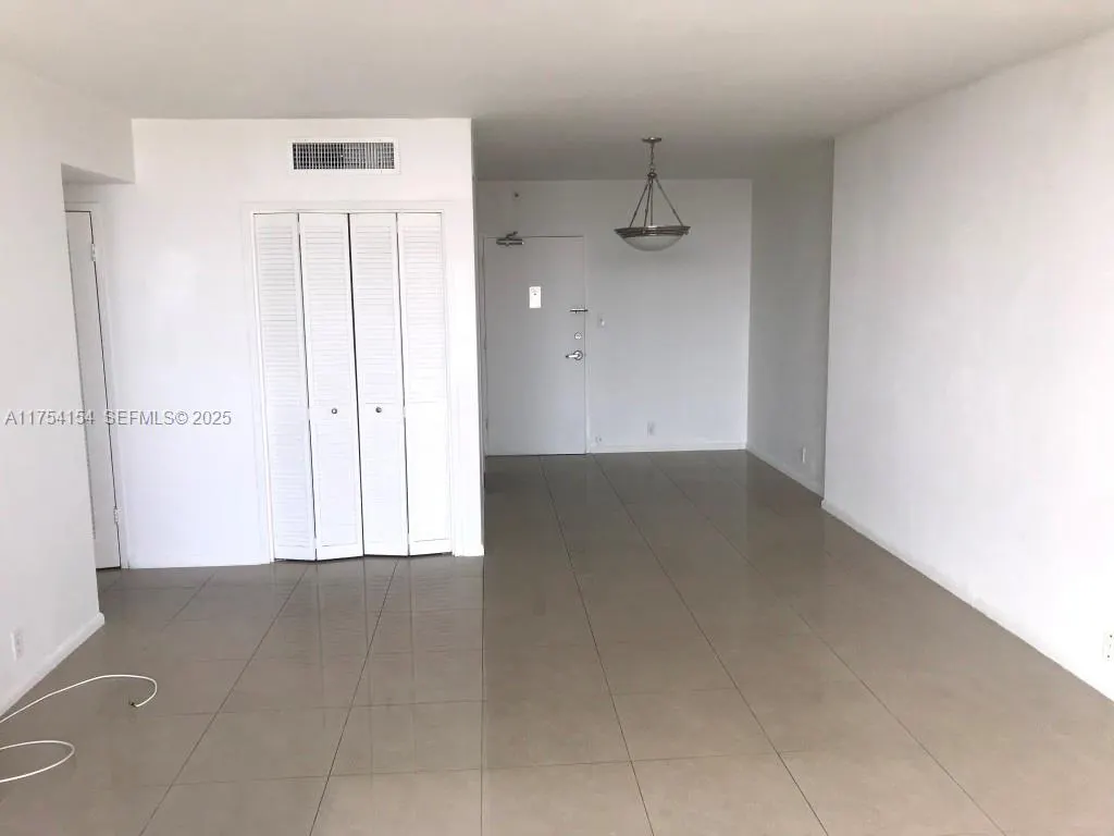 1000 West Avenue #908