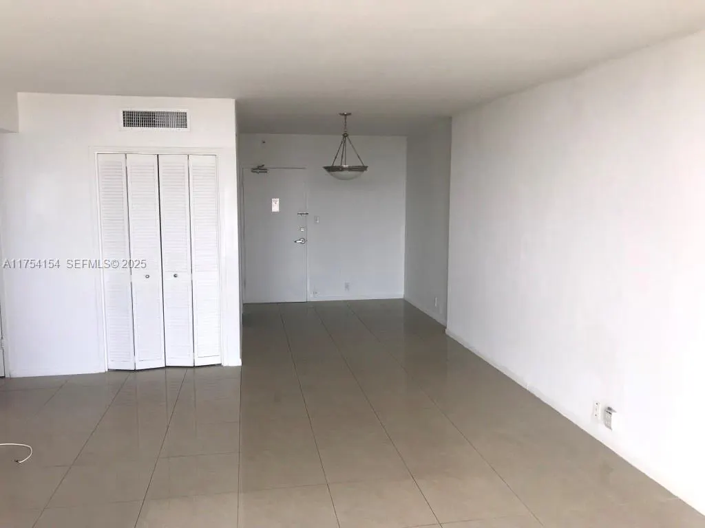 1000 West Avenue #908