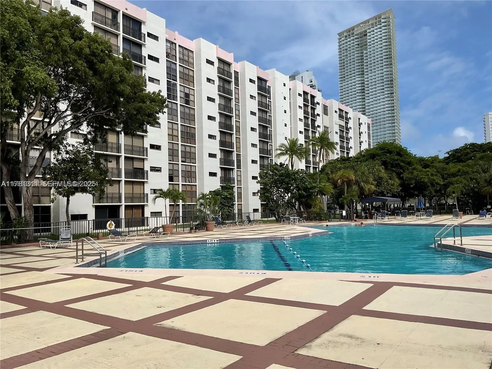 17011 N Bay Road #701