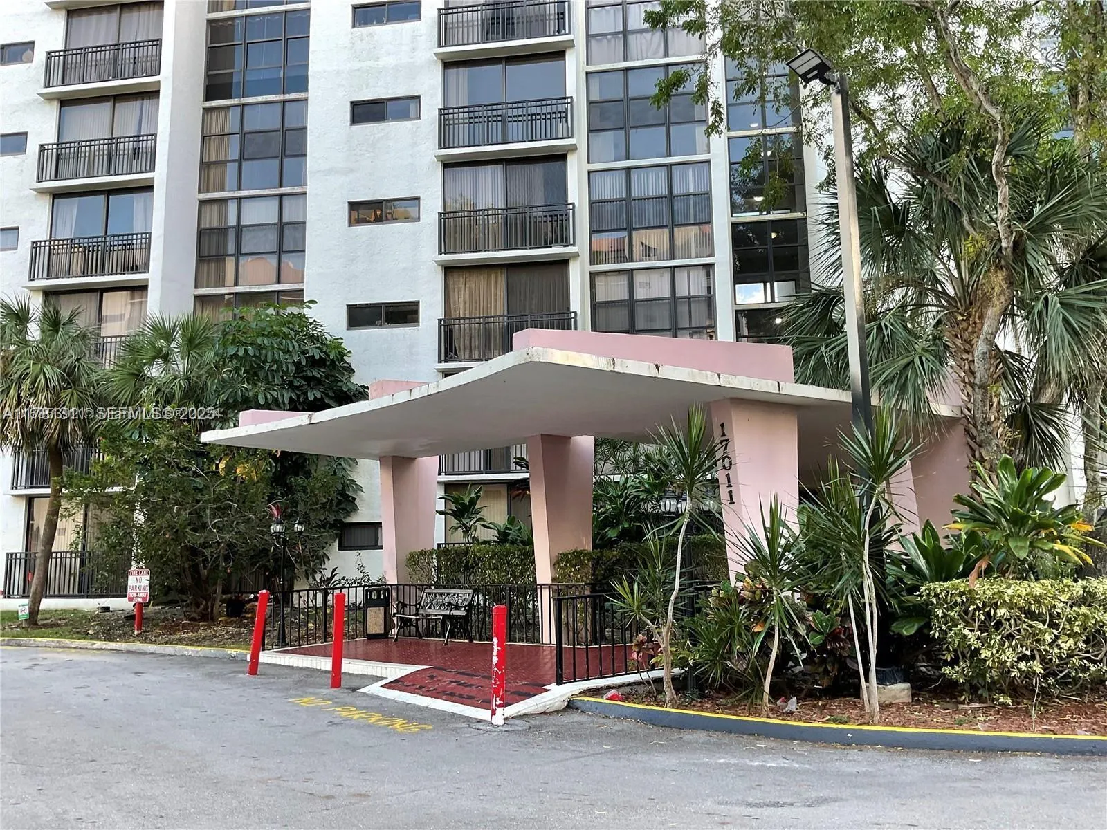 17011 N Bay Road #701