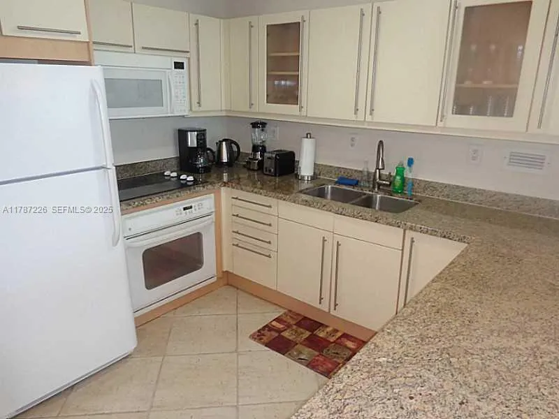 2301 Collins Avenue #1221