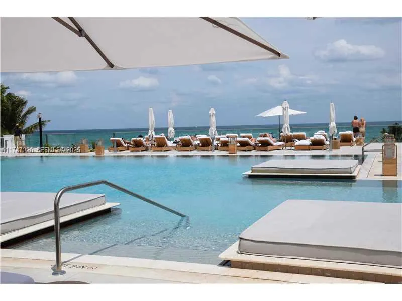 2301 Collins Avenue #1221