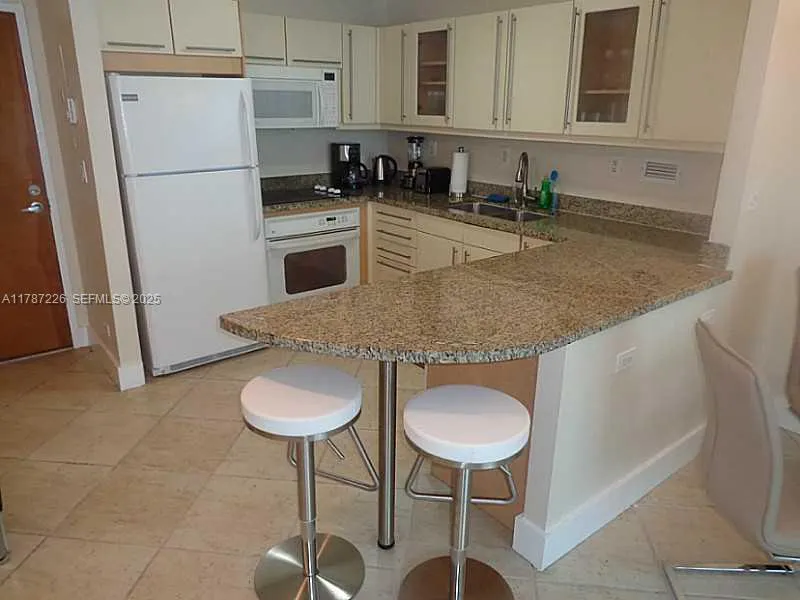 2301 Collins Avenue #1221
