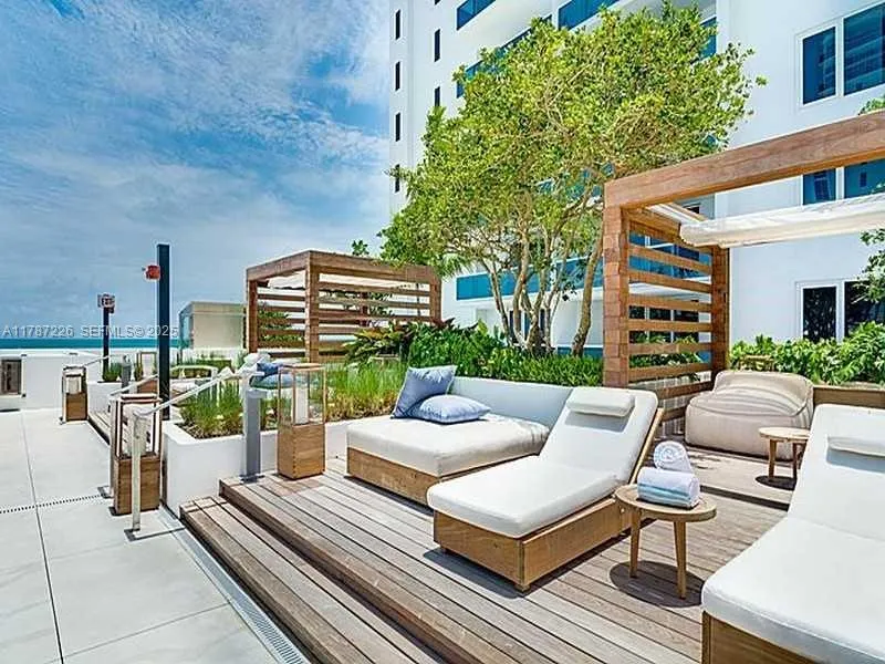 2301 Collins Avenue #1221