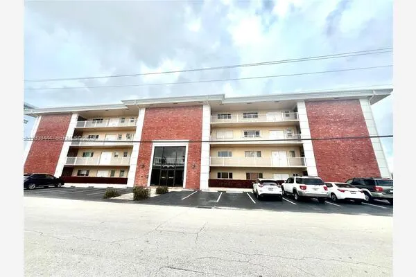 2841 NE 33rd Court #104