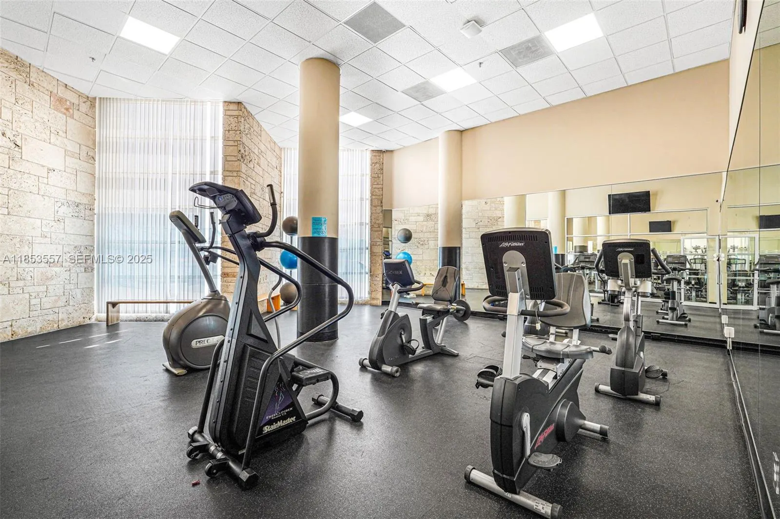 5151 Collins Avenue #1519