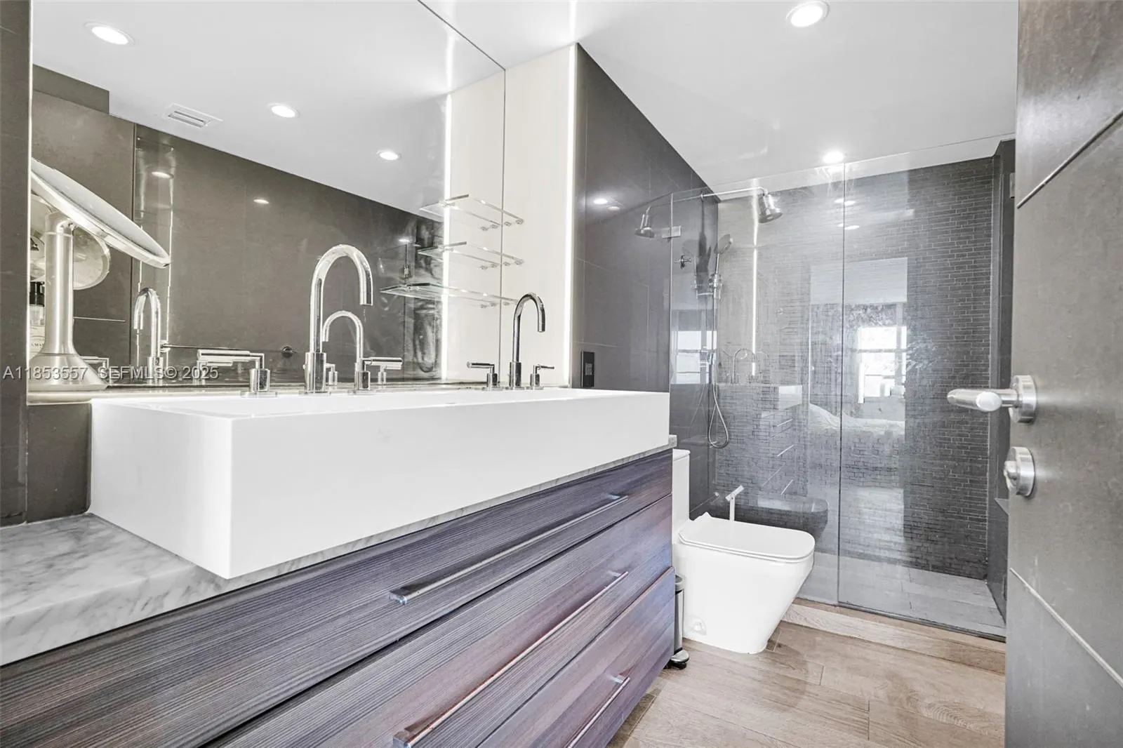 5151 Collins Avenue #1519