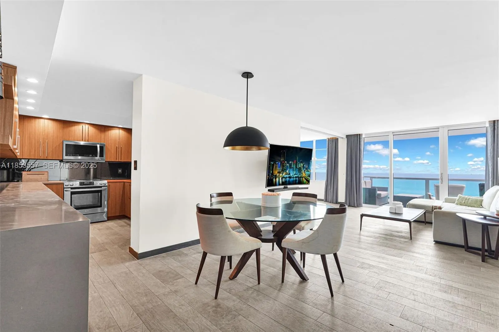 5151 Collins Avenue #1519