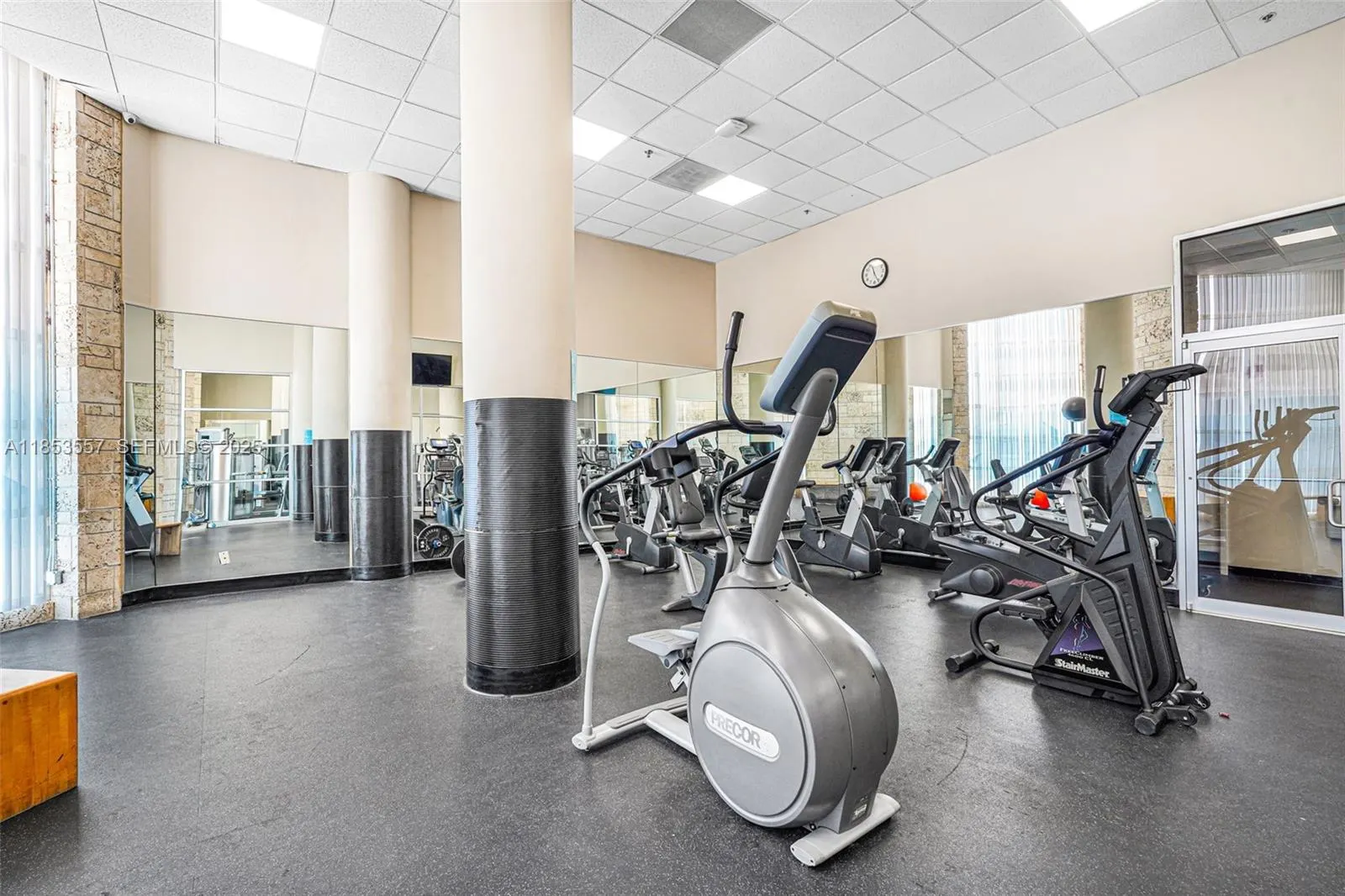 5151 Collins Avenue #1519