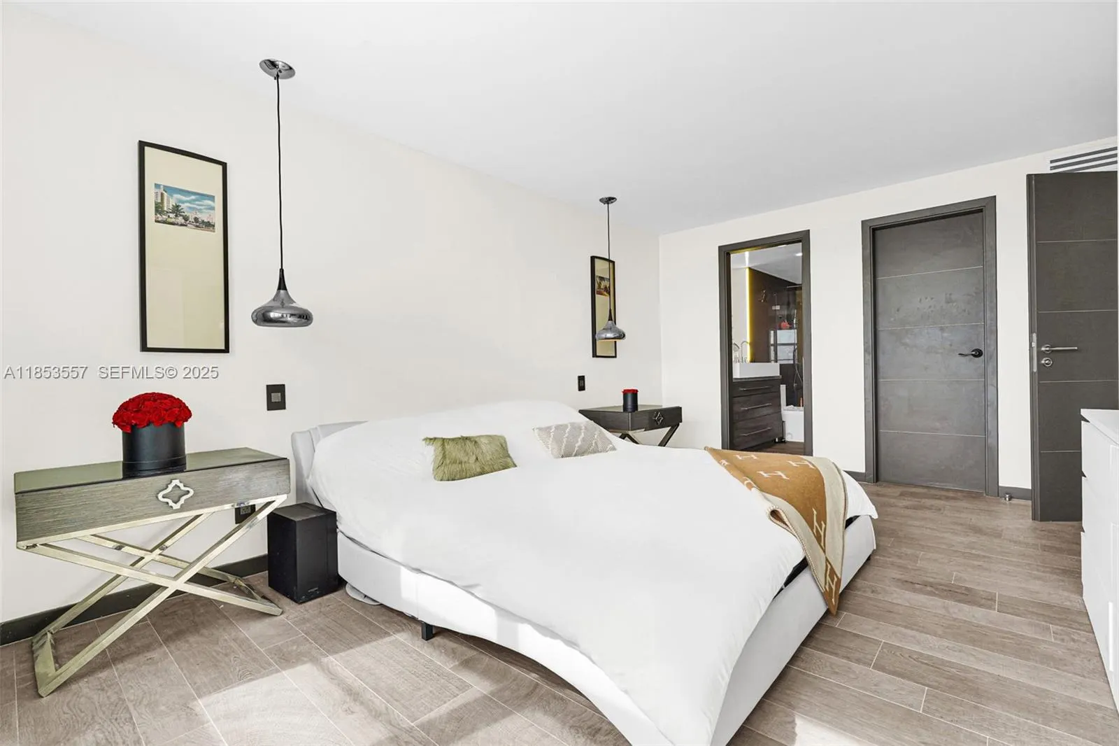 5151 Collins Avenue #1519
