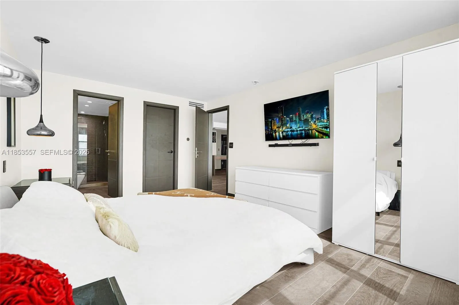 5151 Collins Avenue #1519