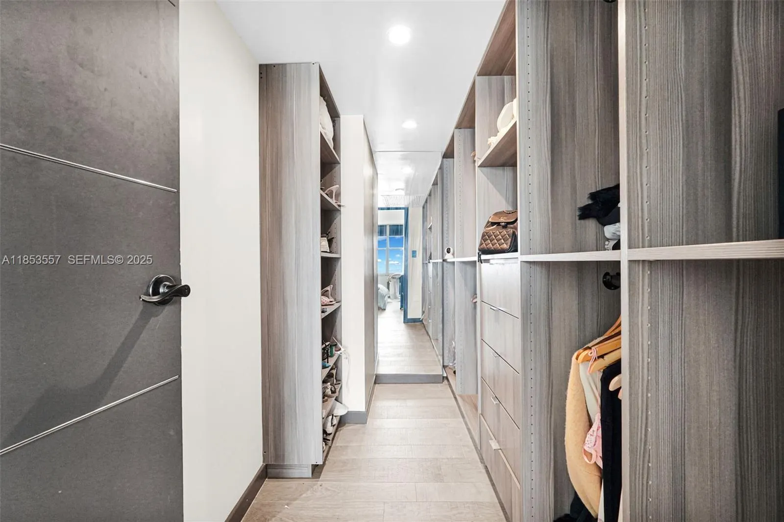5151 Collins Avenue #1519