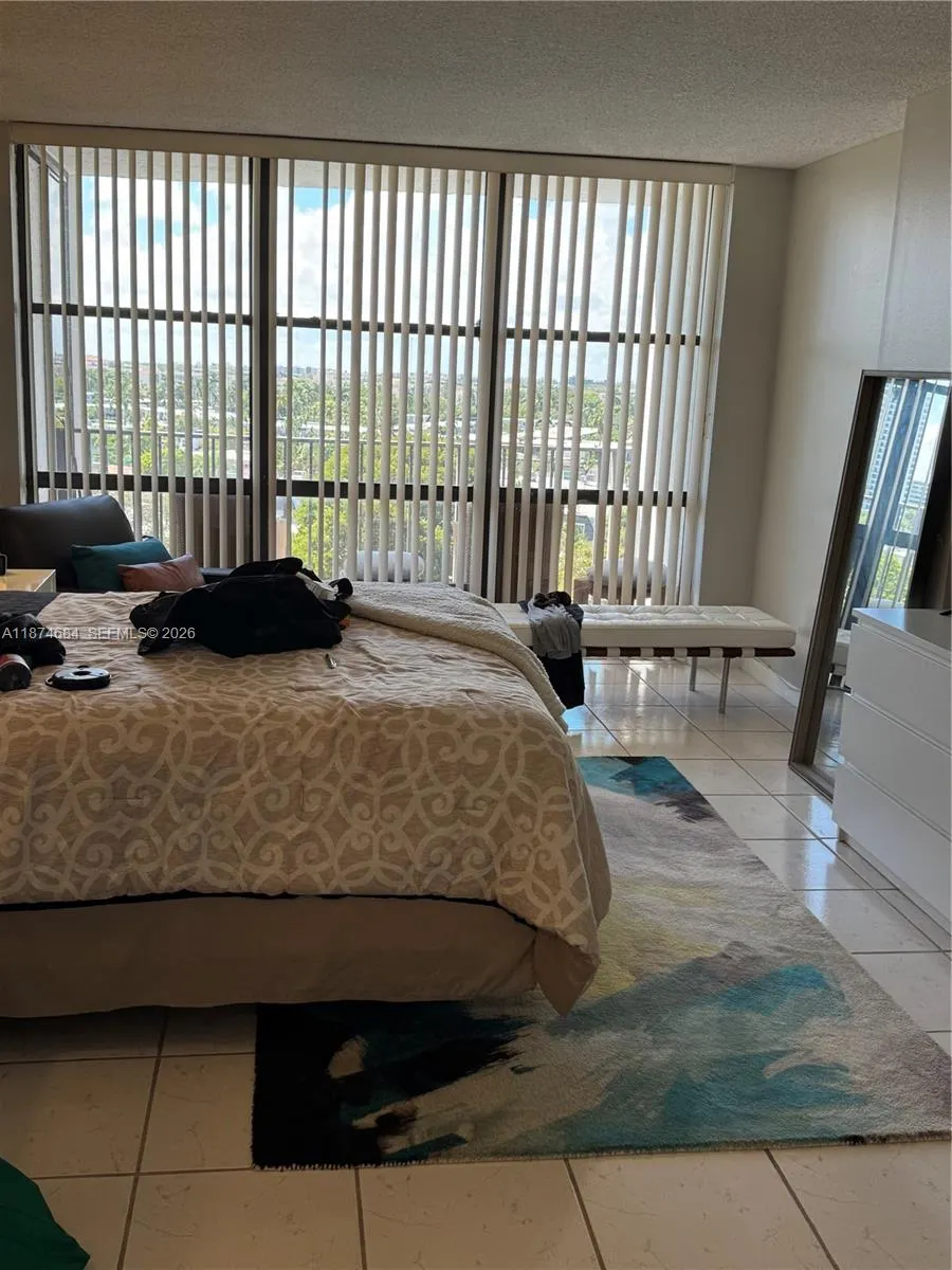 1000 Parkview Drive #805