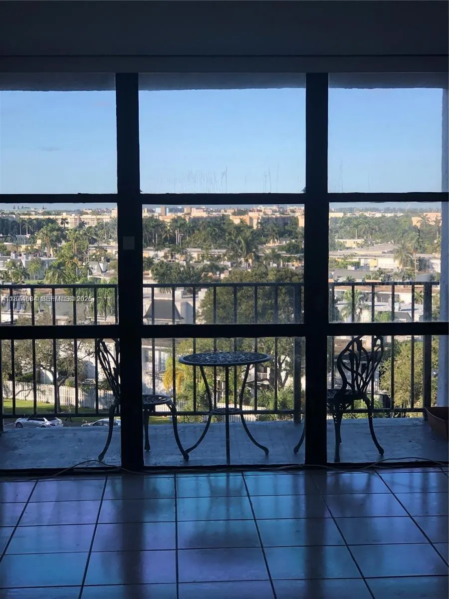 1000 Parkview Drive #805