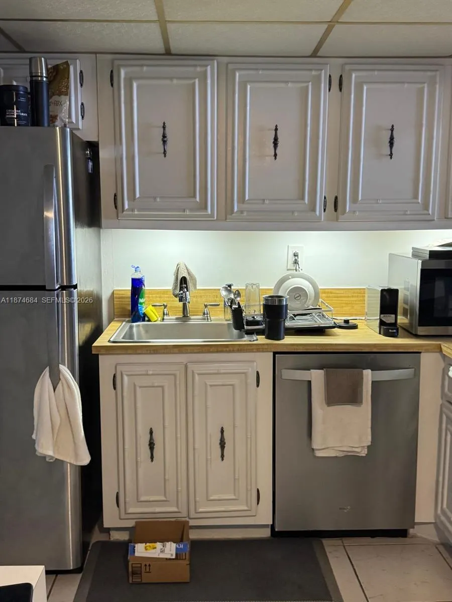 1000 Parkview Drive #805