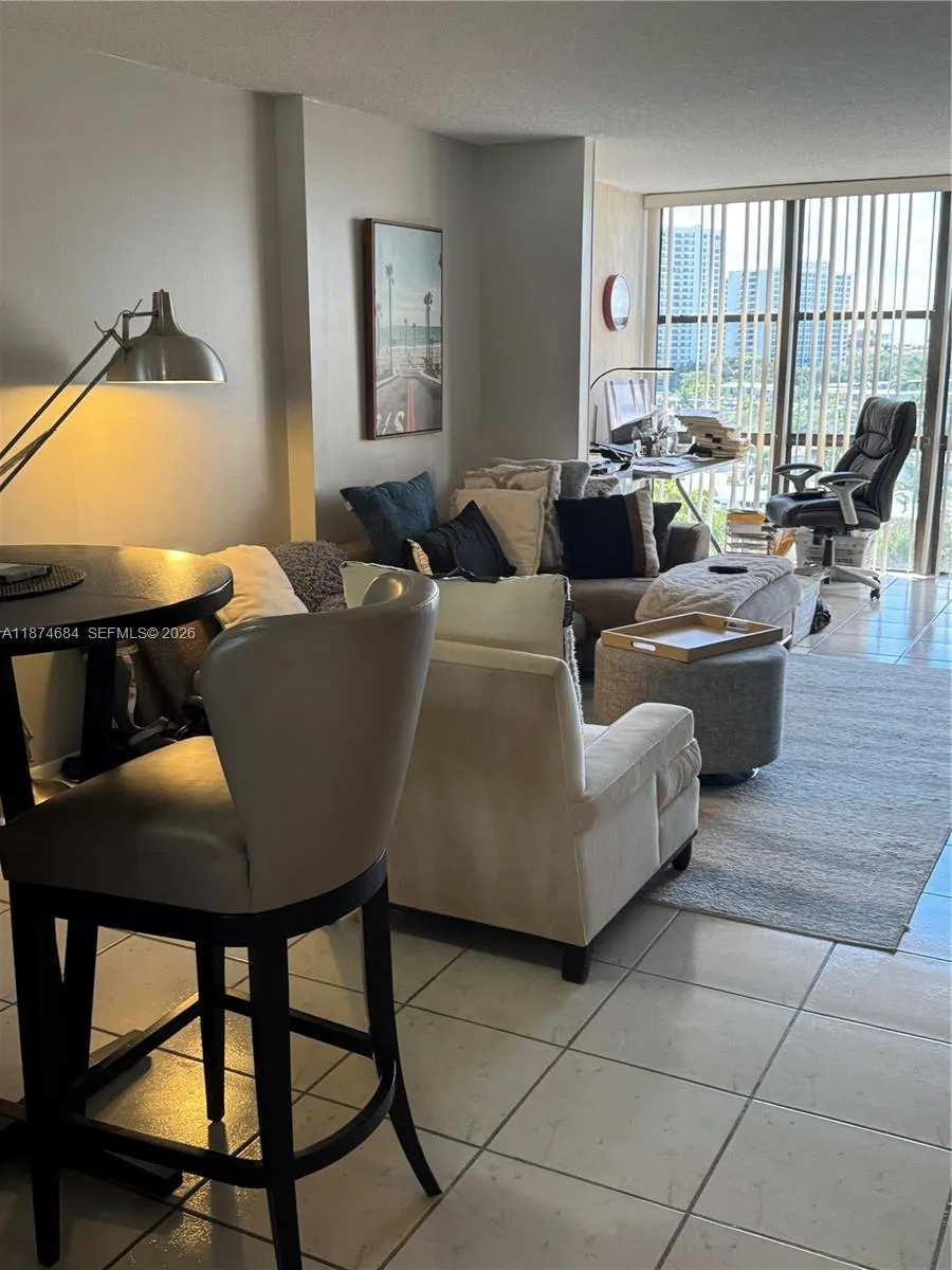 1000 Parkview Drive #805