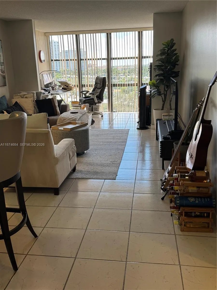 1000 Parkview Drive #805