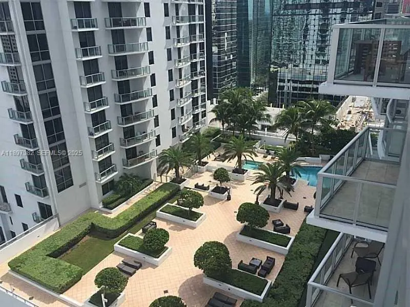 1050 Brickell Avenue #414
