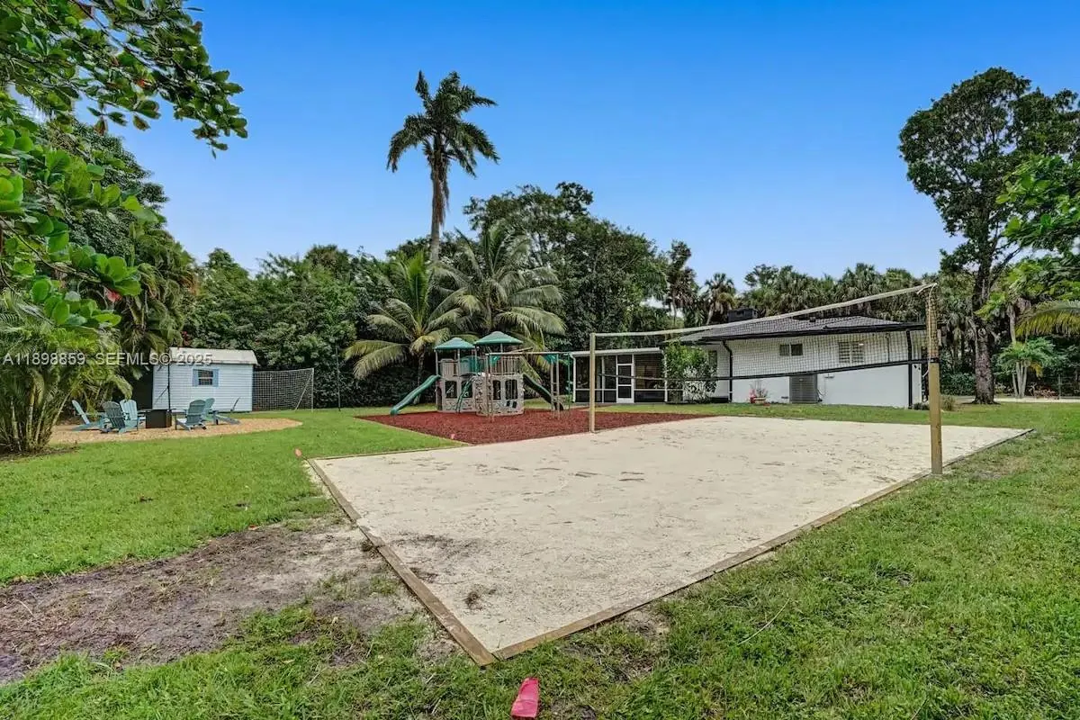 2100 SW 28th Way