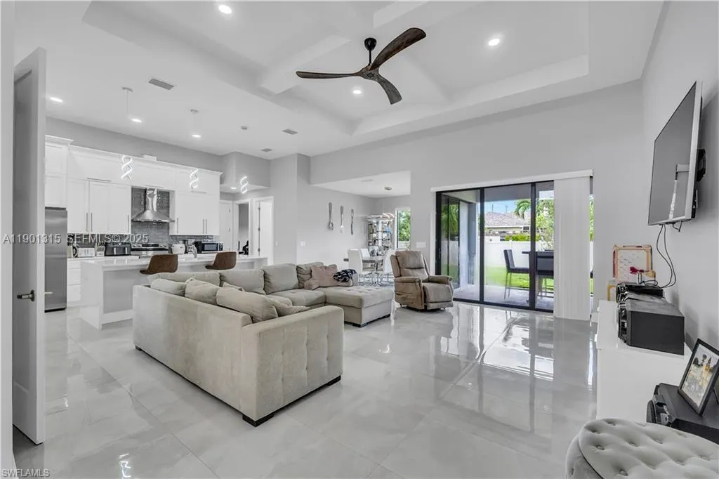 2218 SW 25th Street