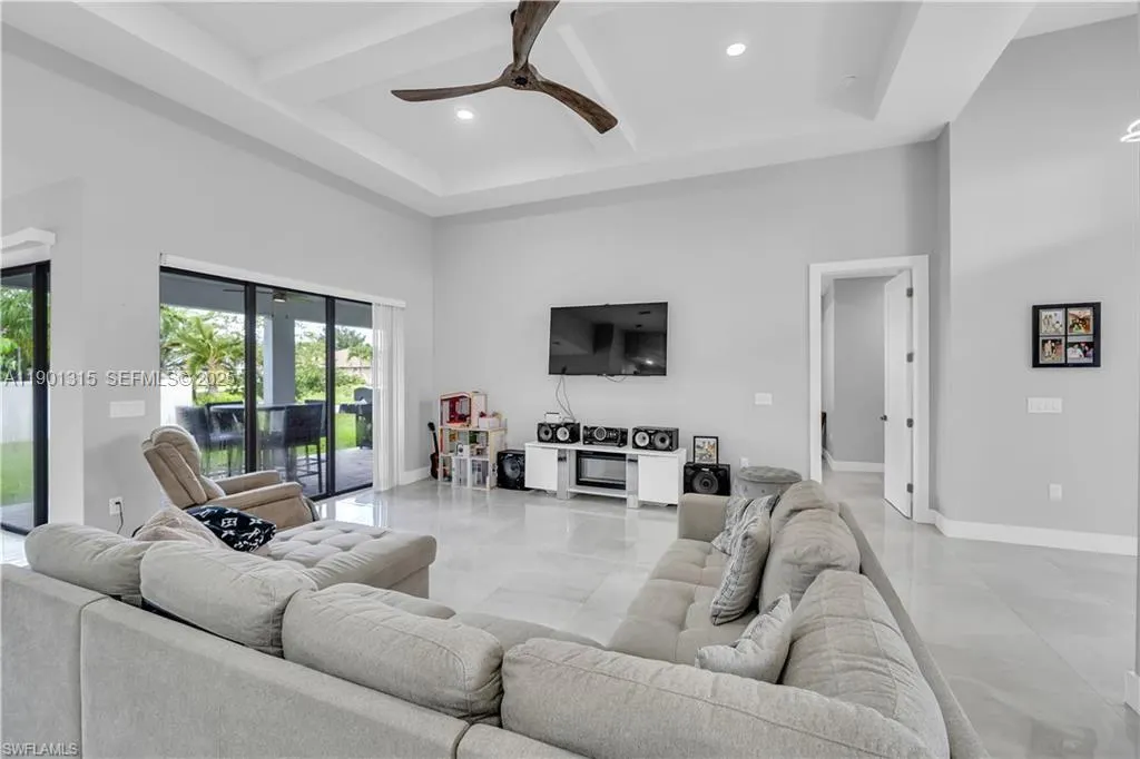 2218 SW 25th Street