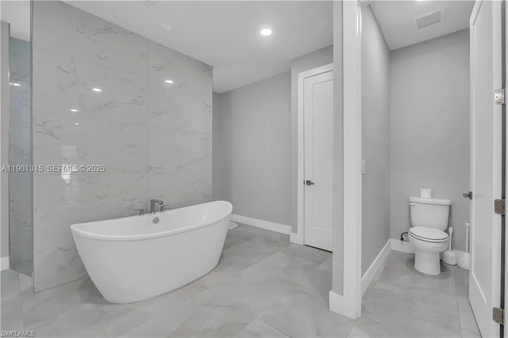 2218 SW 25th Street