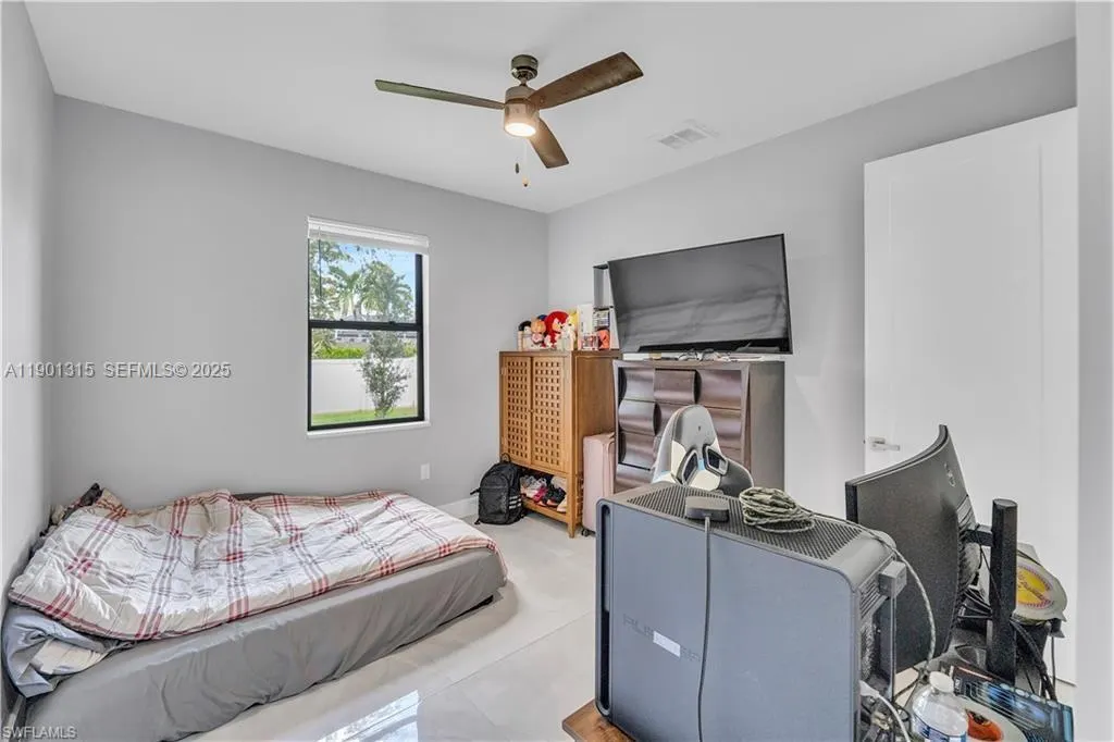 2218 SW 25th Street