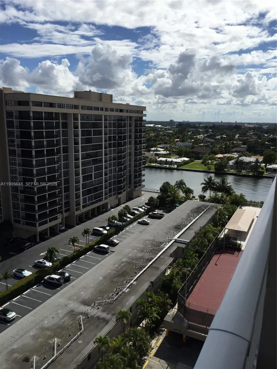 1985 S Ocean Drive #12J