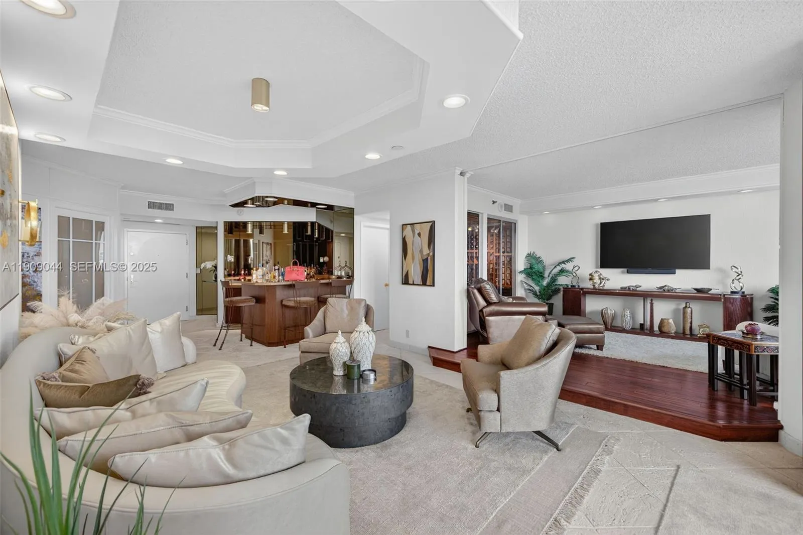 3000 Island Boulevard #1904