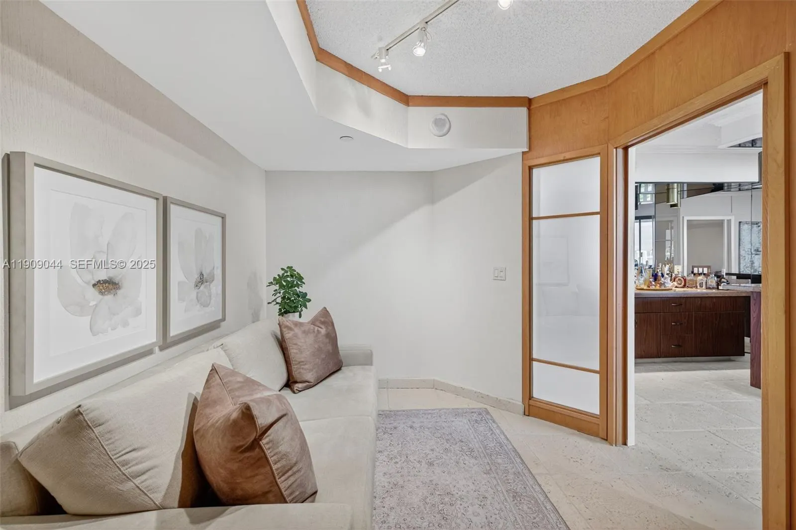 3000 Island Boulevard #1904