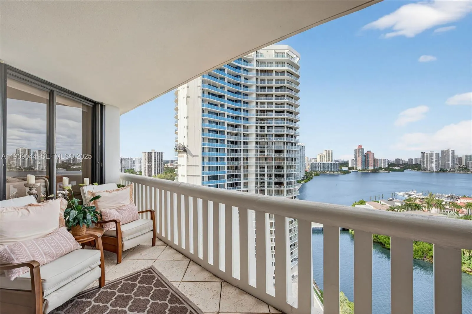 3000 Island Boulevard #1904