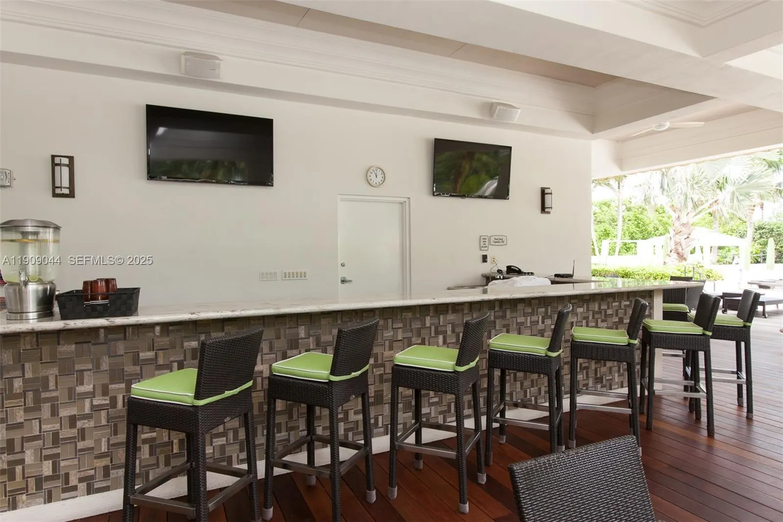 3000 Island Boulevard #1904
