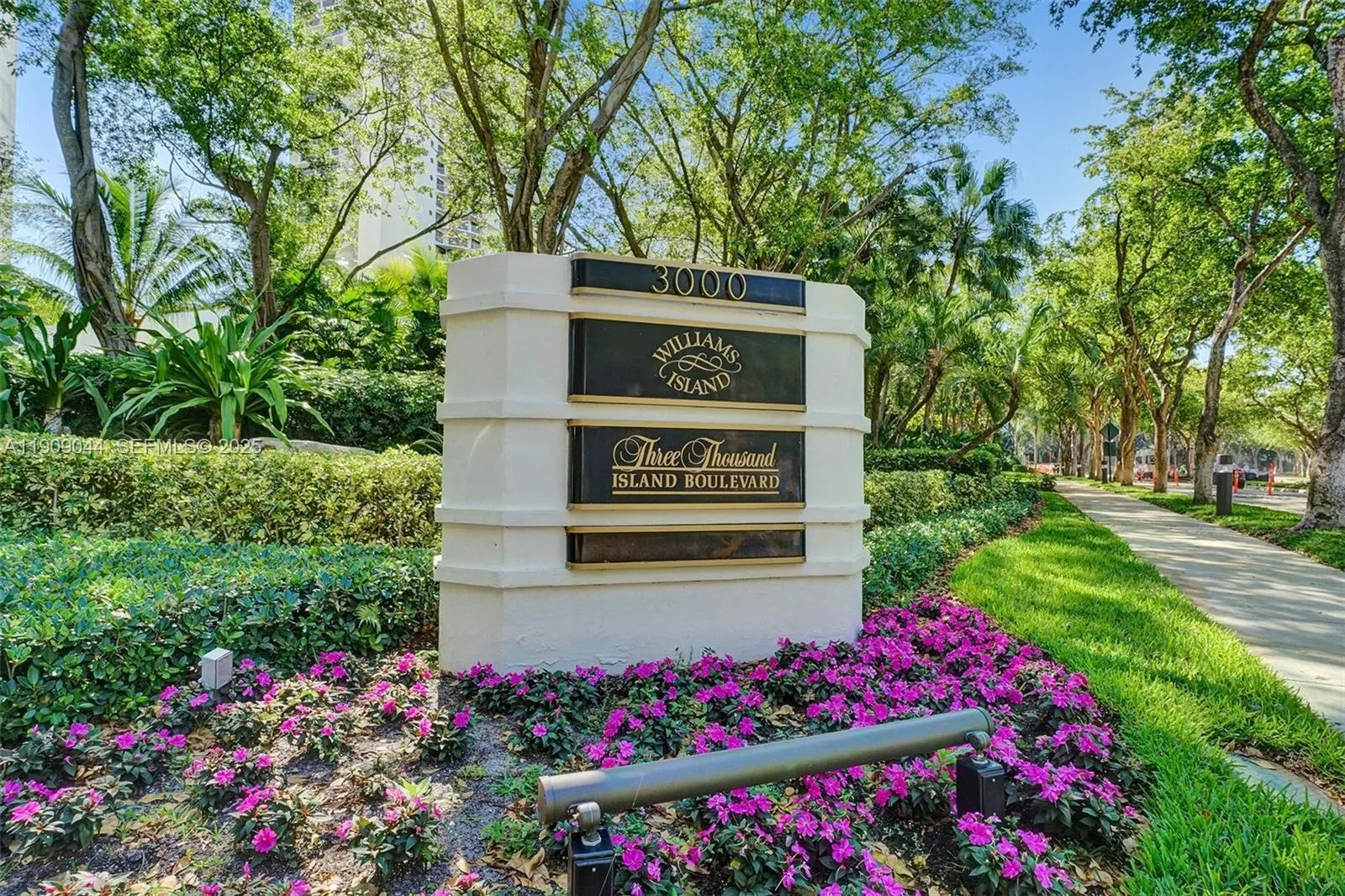 3000 Island Boulevard #1904
