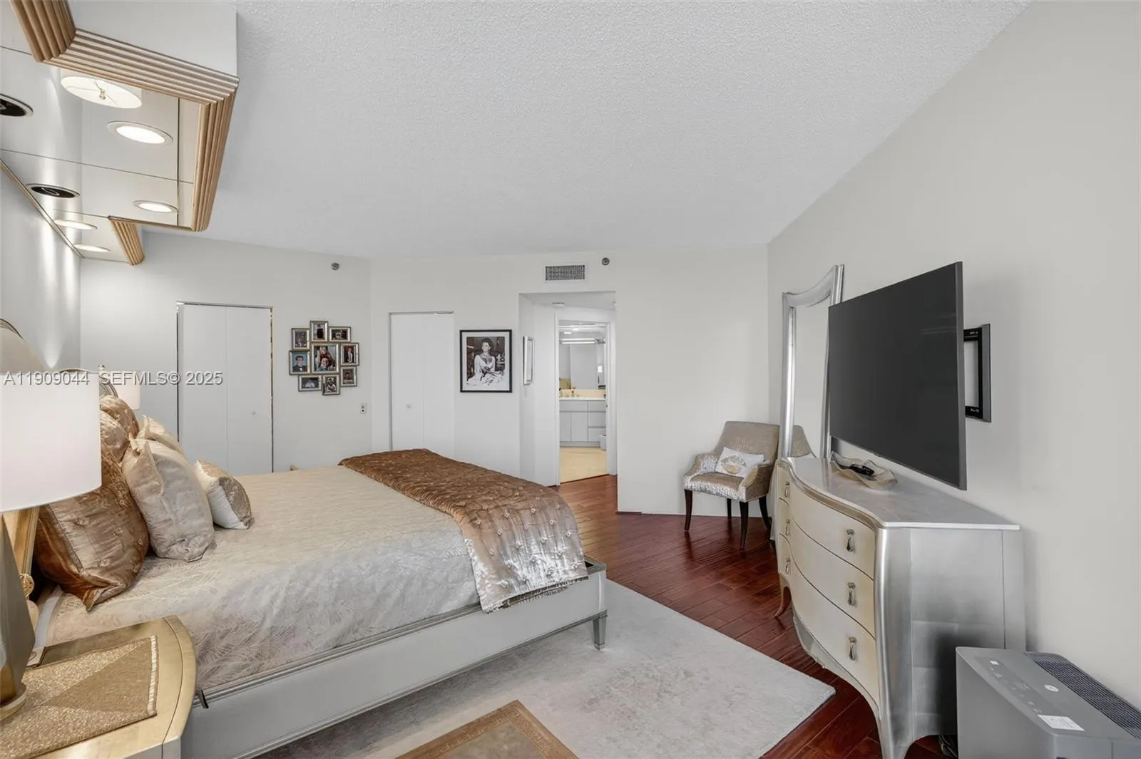 3000 Island Boulevard #1904