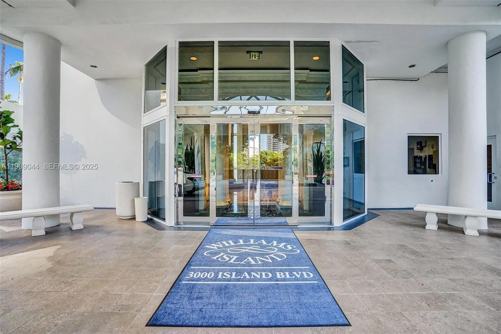 3000 Island Boulevard #1904
