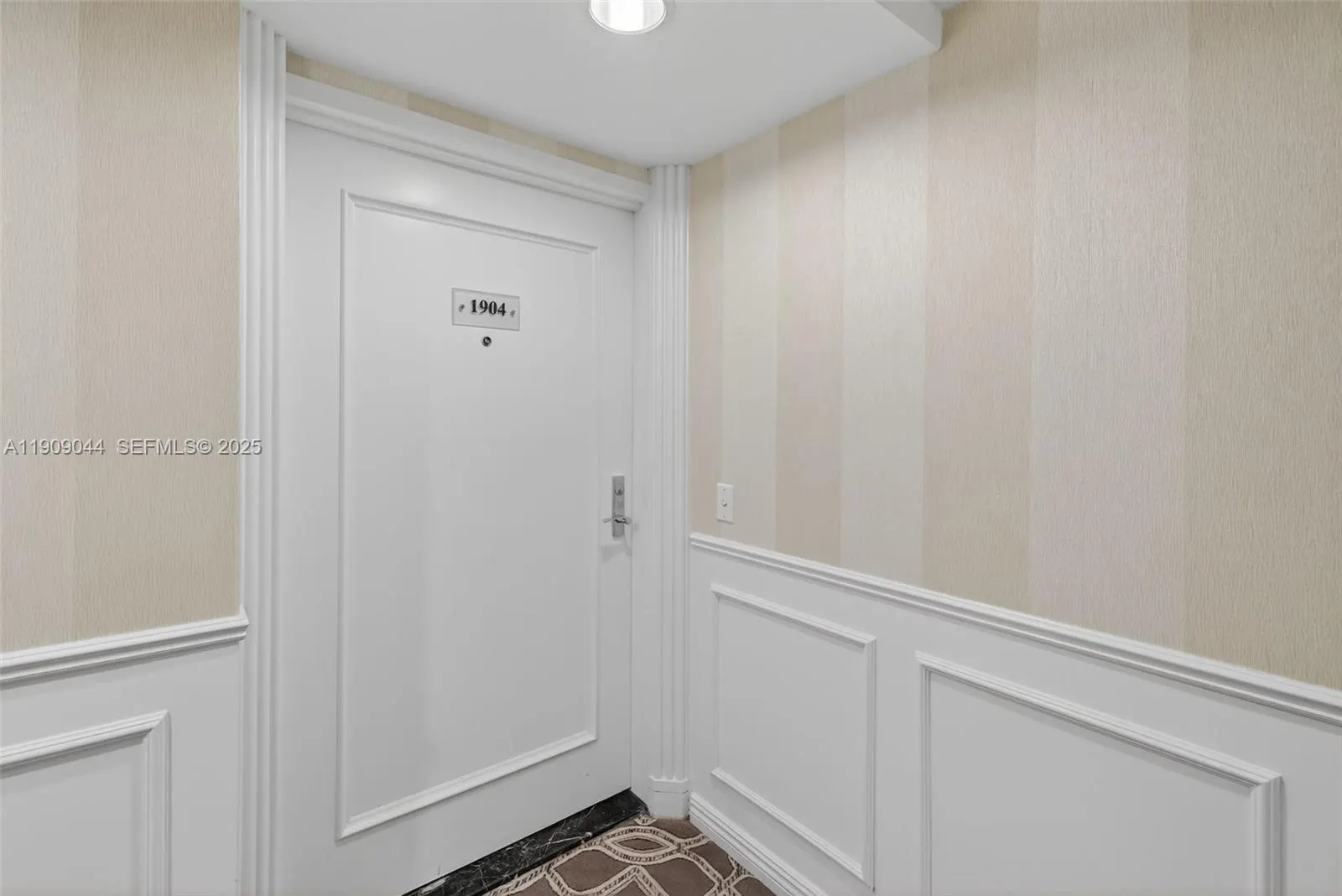 3000 Island Boulevard #1904