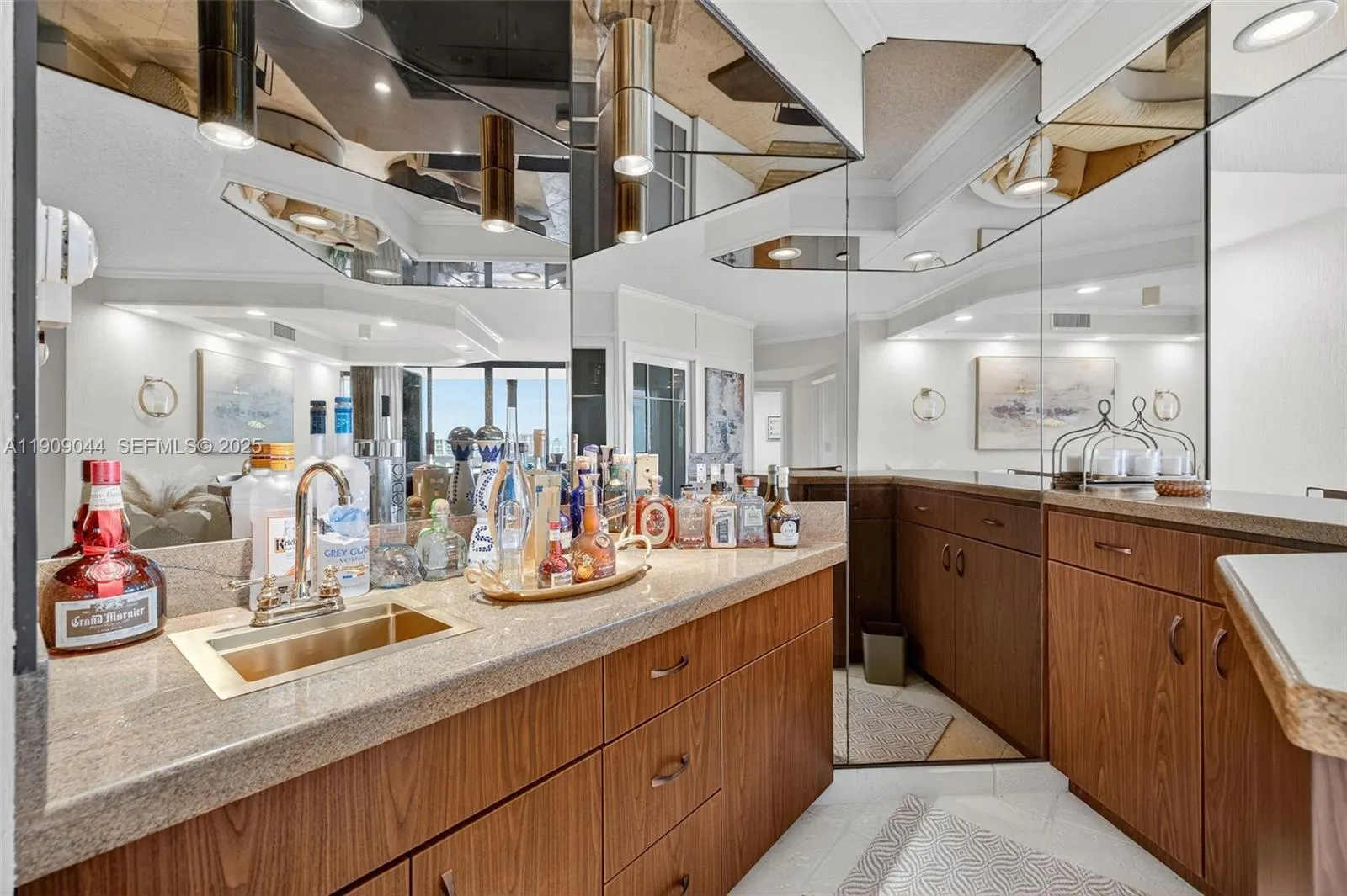 3000 Island Boulevard #1904