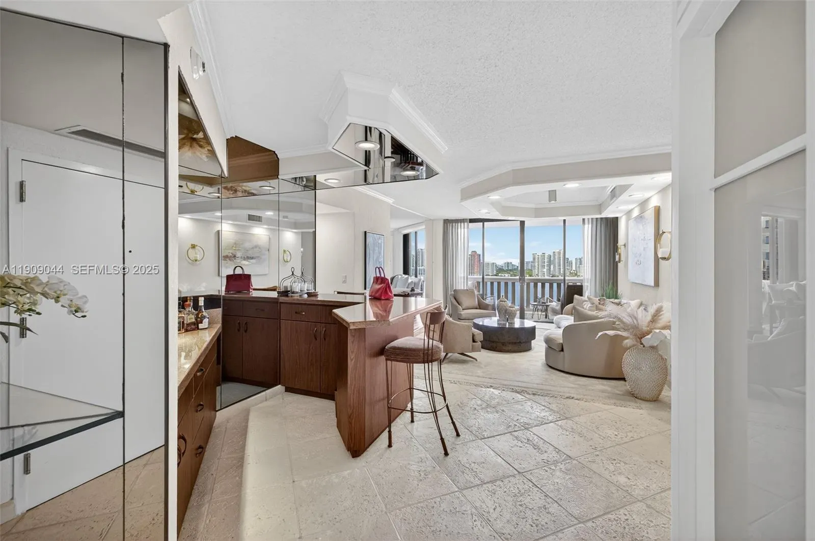 3000 Island Boulevard #1904