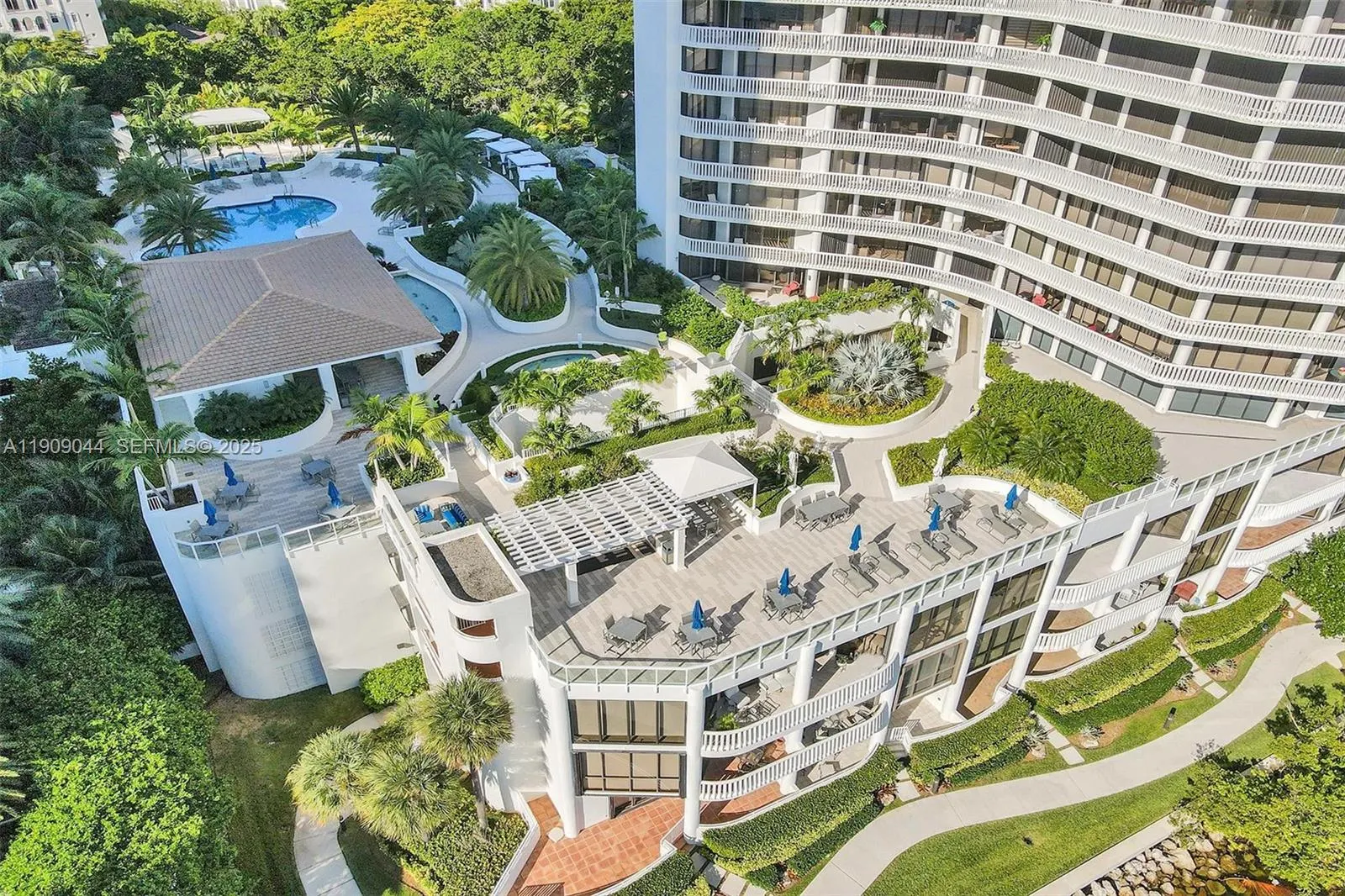3000 Island Boulevard #1904