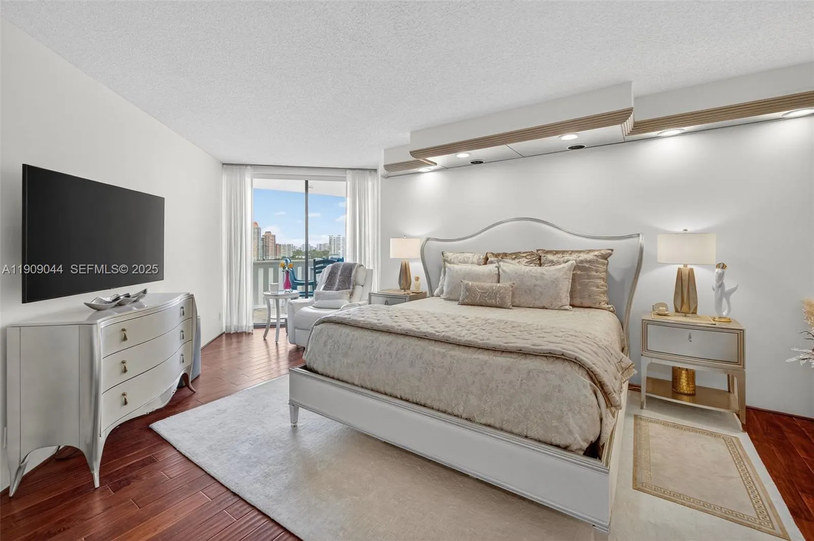 3000 Island Boulevard #1904