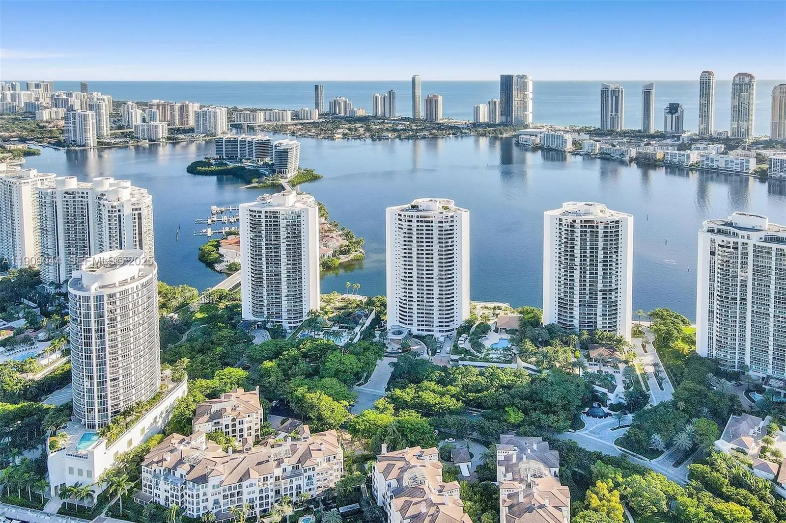3000 Island Boulevard #1904