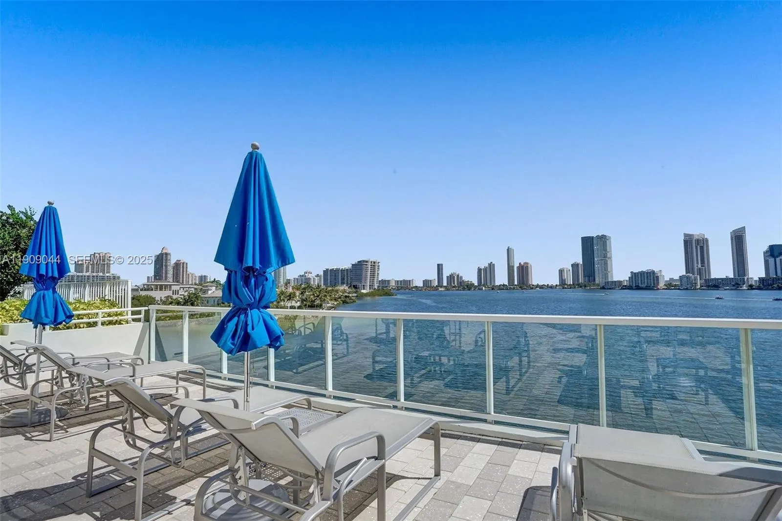 3000 Island Boulevard #1904