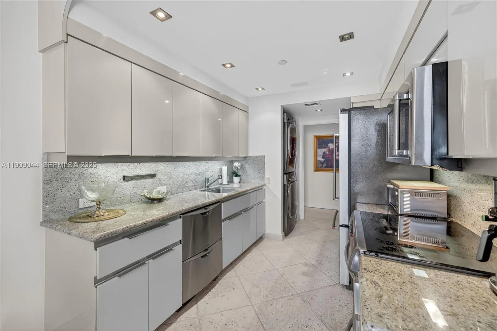 3000 Island Boulevard #1904