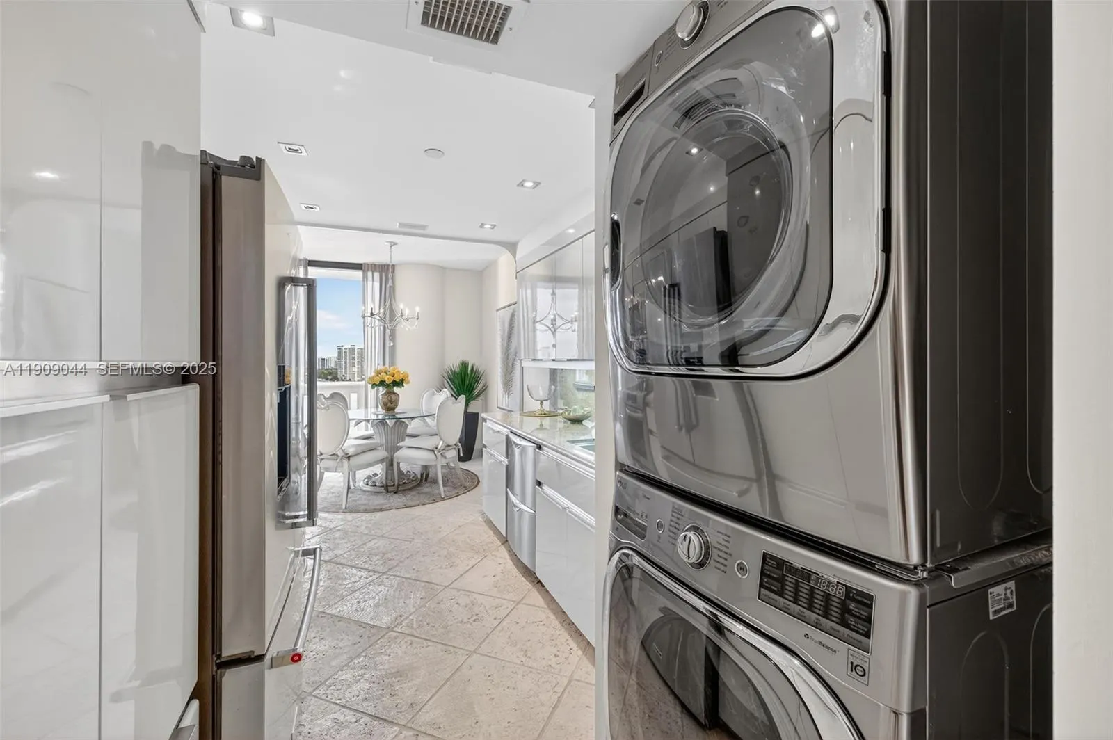 3000 Island Boulevard #1904