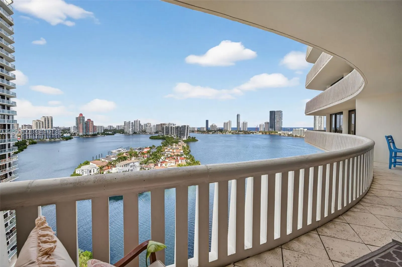 3000 Island Boulevard #1904
