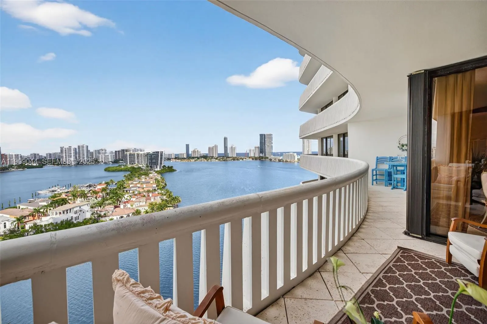 3000 Island Boulevard #1904